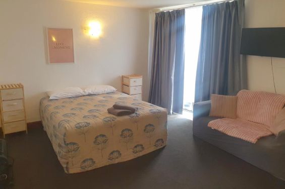 1-Bedroom Apartment - lounge